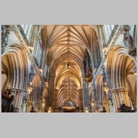 Lichfield Cathedral, photo Gary Ullah, Wikipedia,2.jpg